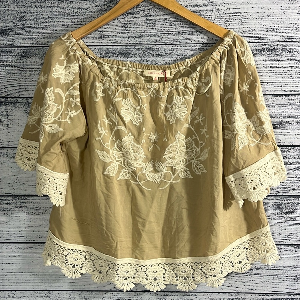 NWT-SOLITAIRE-Floral Embroidered Crochet Top